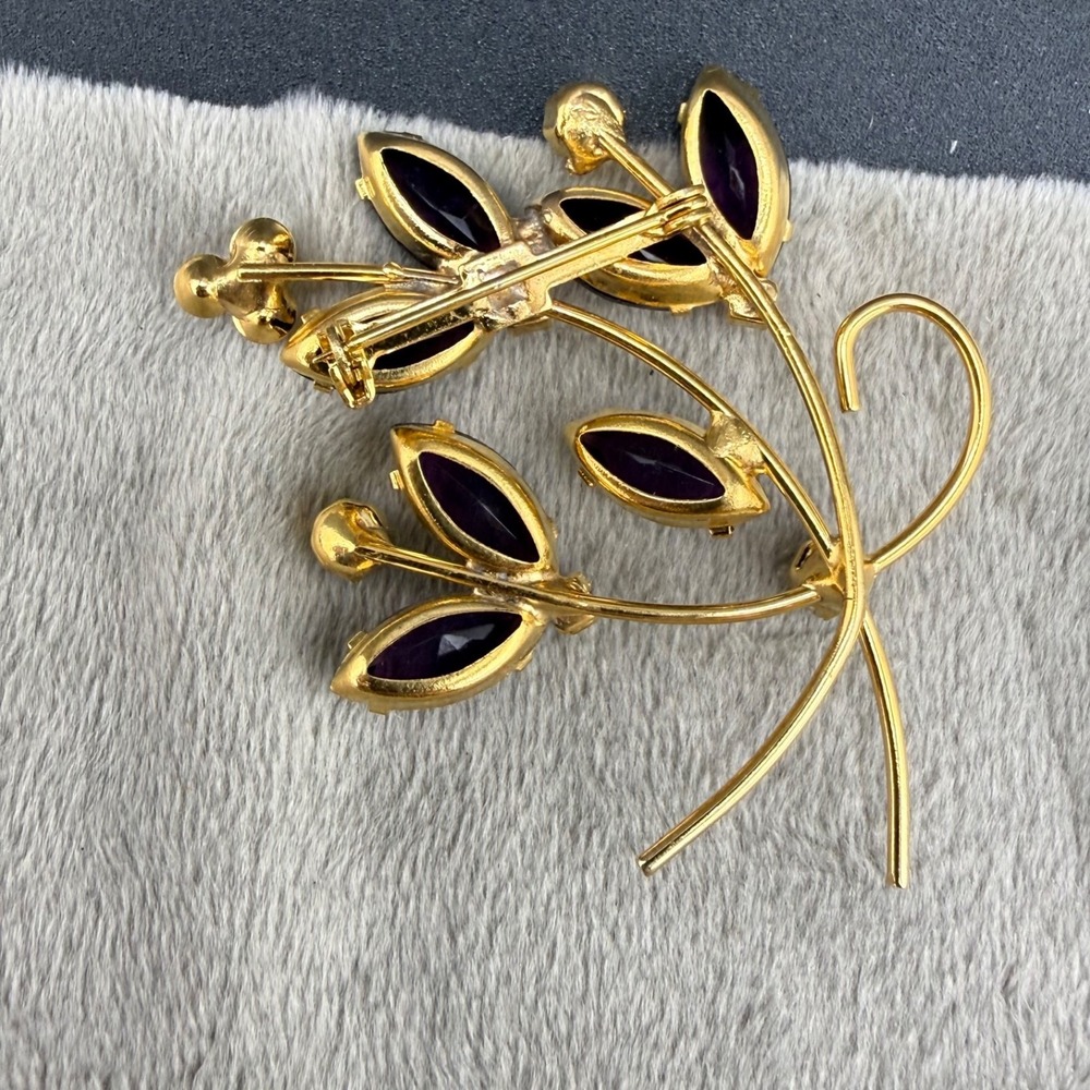 Vintage Brooch Gold Tone Purple Rhinestone Flower Faux Pearl Open Back - Picture 3 of 6